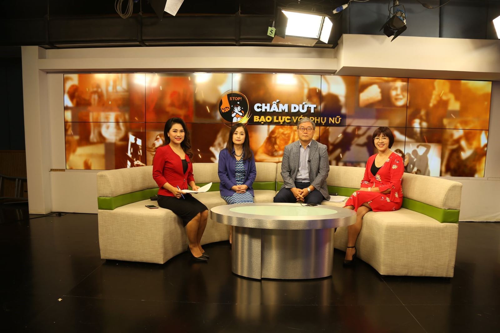 Talkshow truyền hình "Chung tay chấm dứt bạo lực với phụ nữ và trẻ em gái"